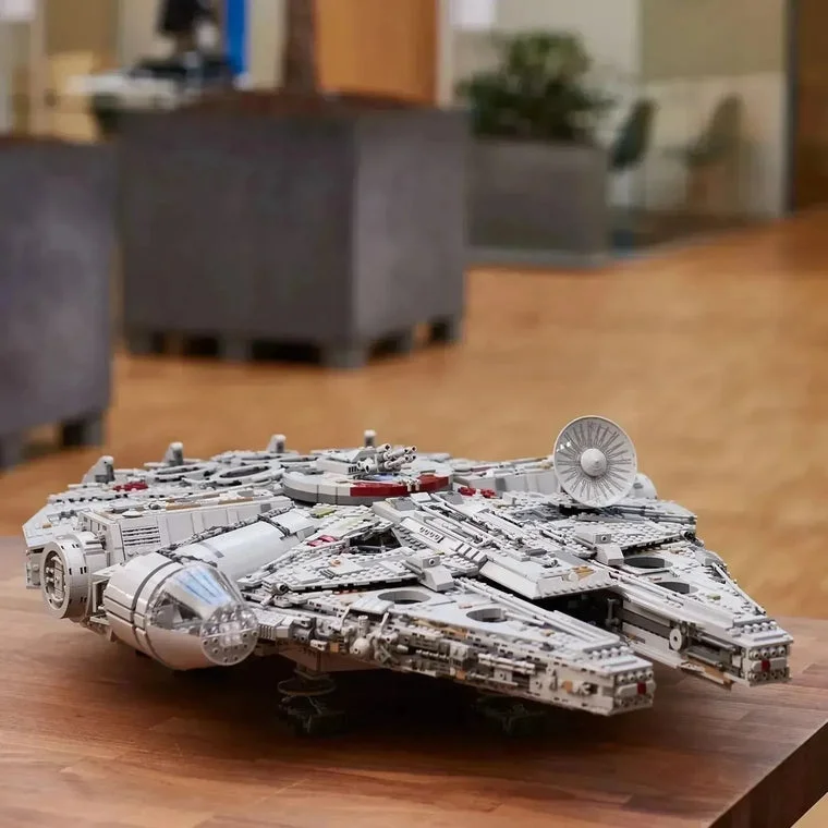 Schmuggler-Falkenraumschiff UCS - 75192